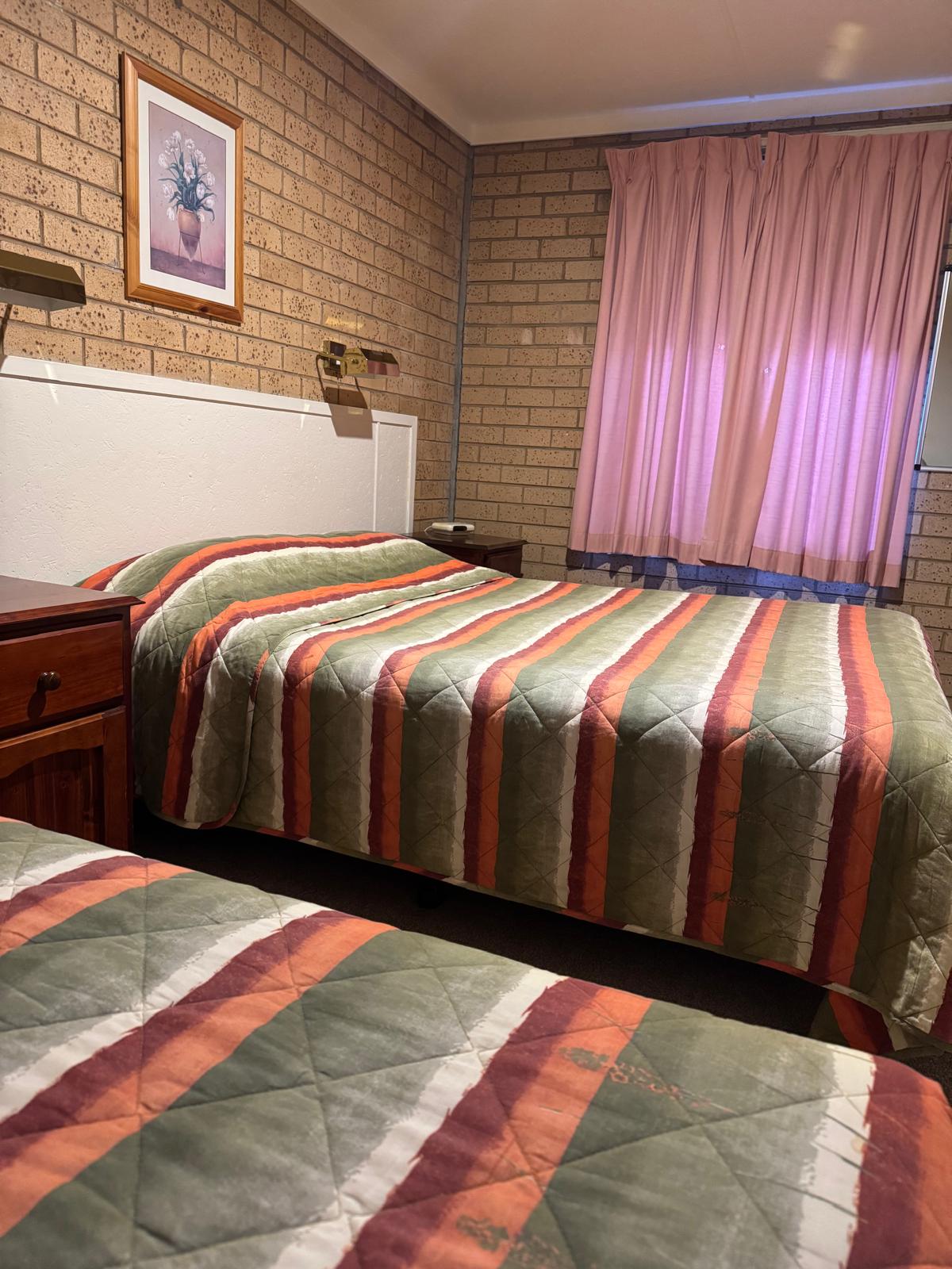 Lone Pine Motel